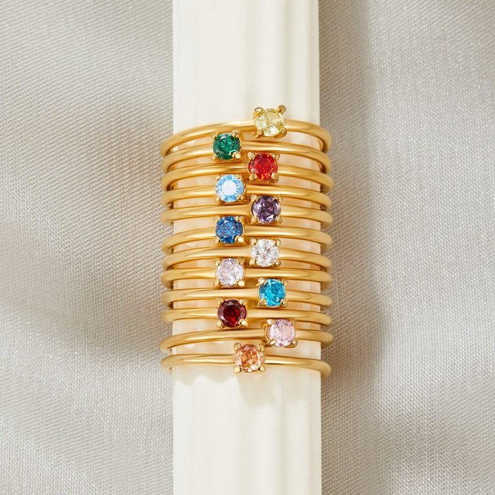 Anillo febrero piedra de nacimiento 18K dorado