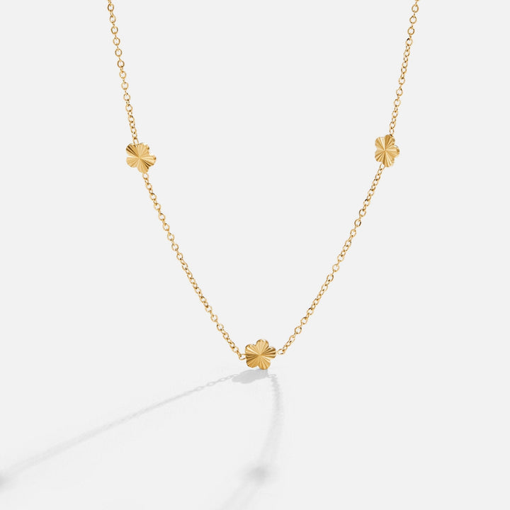 Collar Flower Power con cadena chapada en oro de 18K