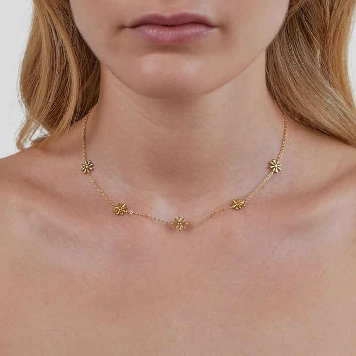 Collar Flower Power chapado en oro de 18K