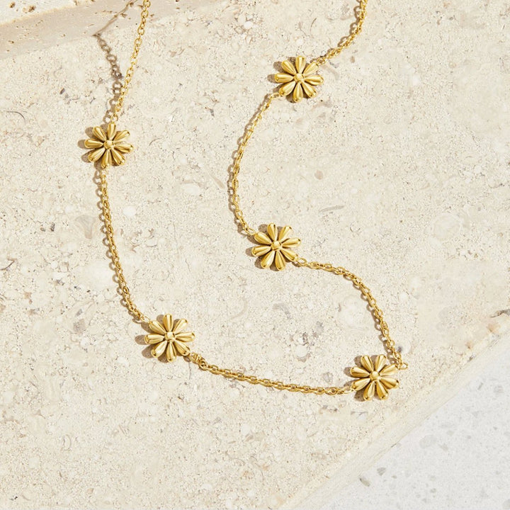 Collar Flower Power chapado en oro de 18K