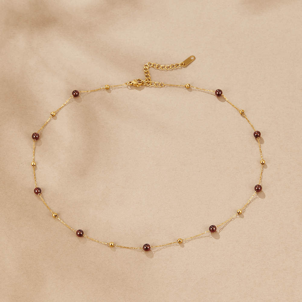 Collar de granate rojo