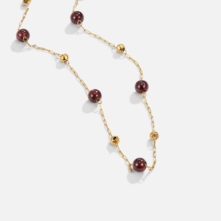 Collar de granate rojo