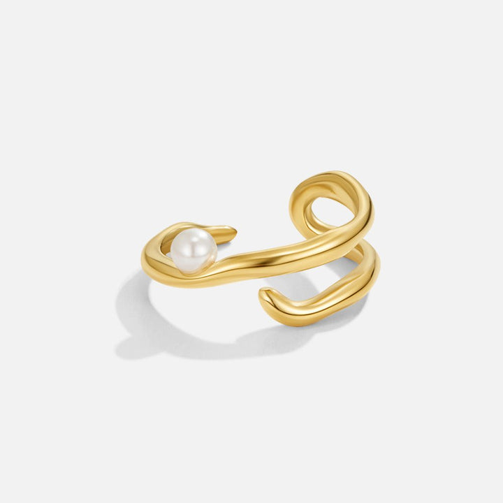 Anillo geométrico dorado y perlas