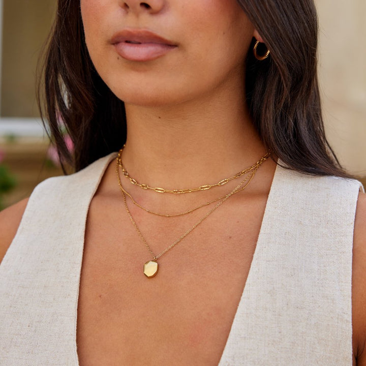Collar Geométrico con colgante de cadena