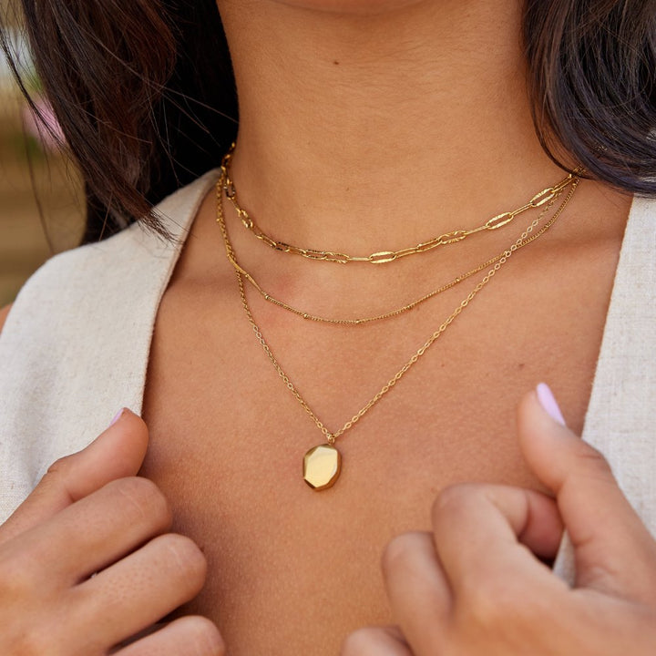 Collar Geométrico con colgante de cadena