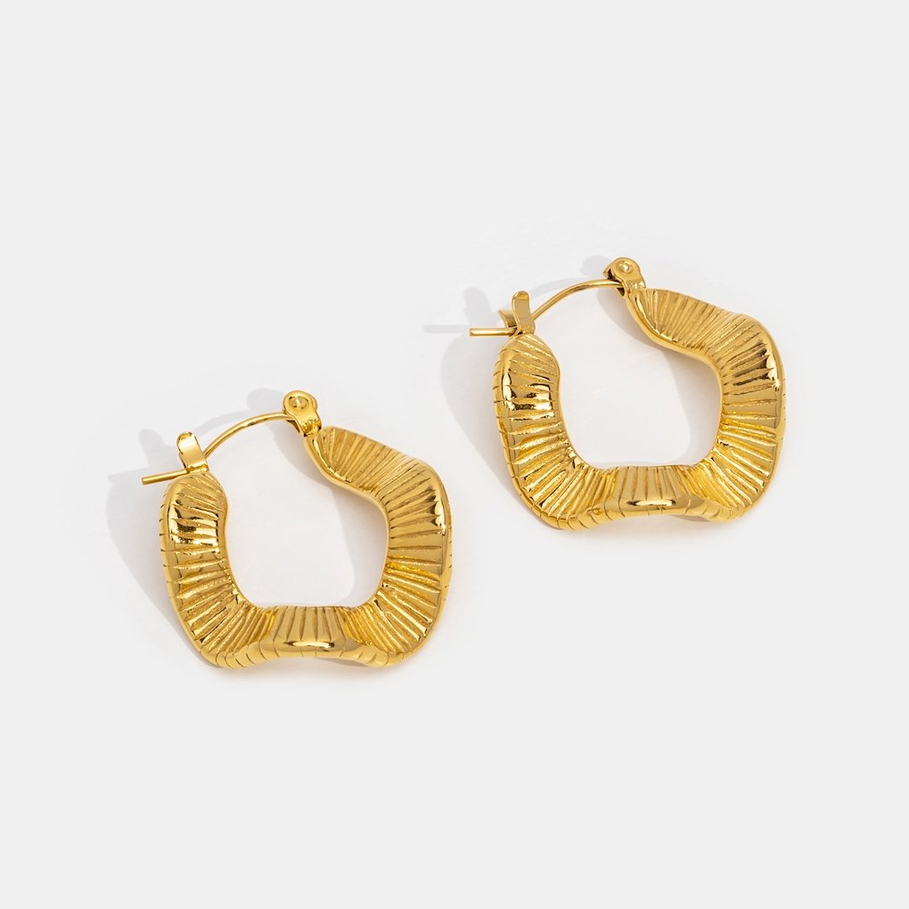 Pendientes de aro geométricos dorados
