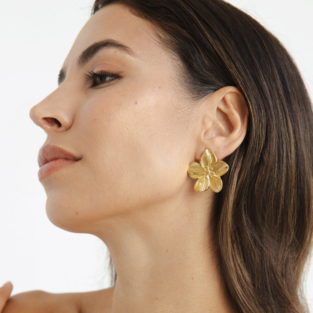 Pendientes florales dorados