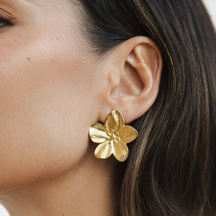Pendientes florales dorados