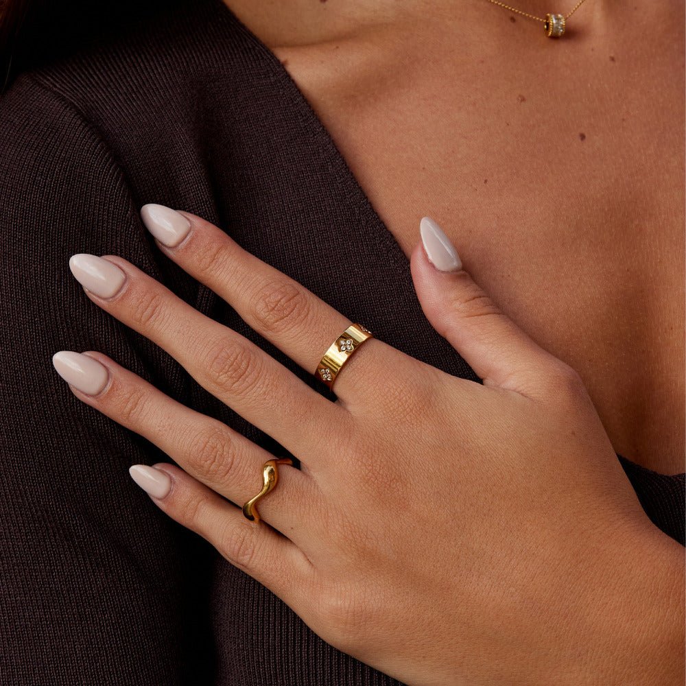 Anillo dorado cristal ajourée