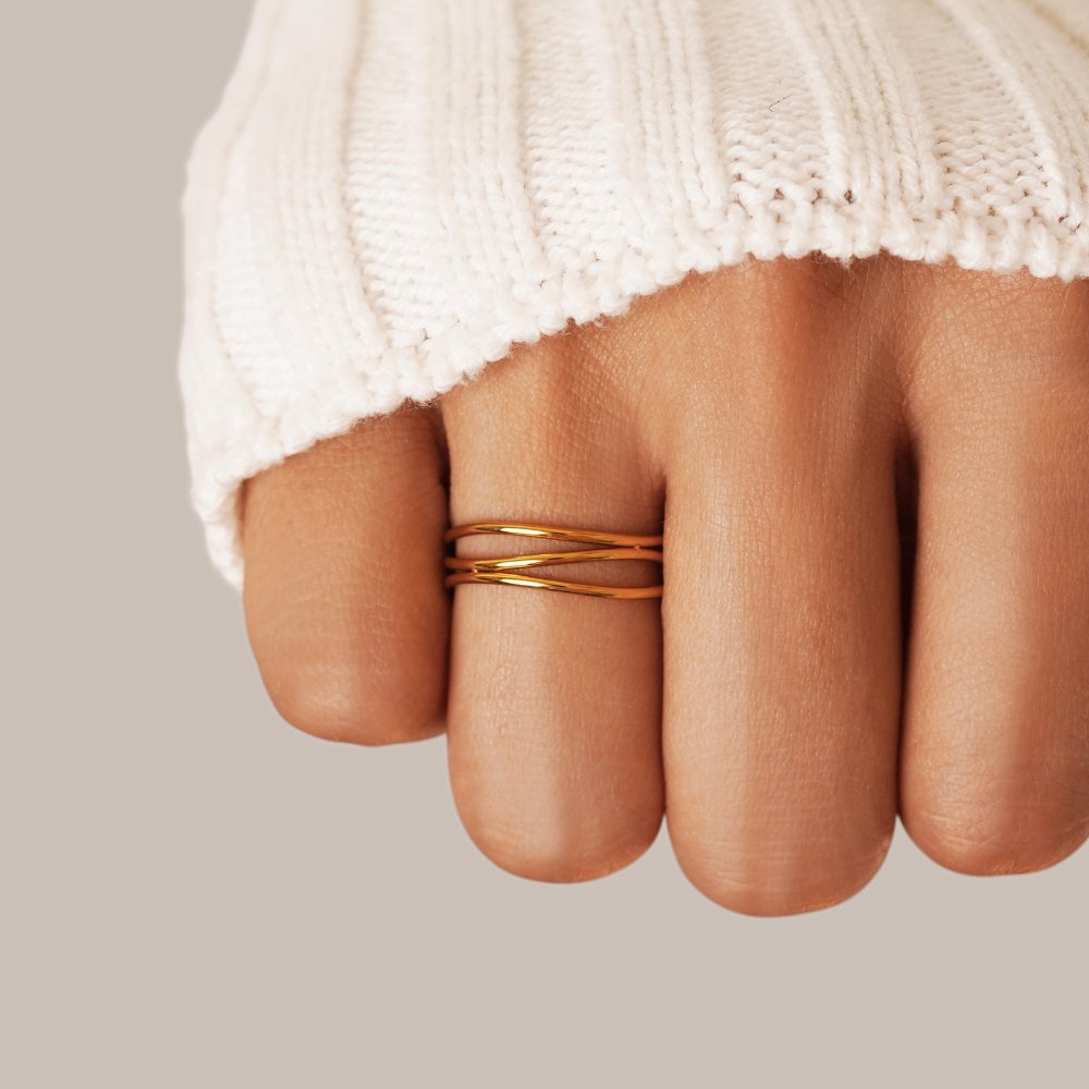 Anillo dorado infinito