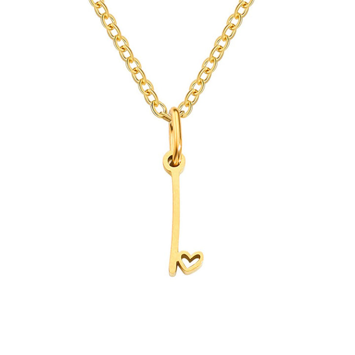 Collar dorado de corazón con inicial