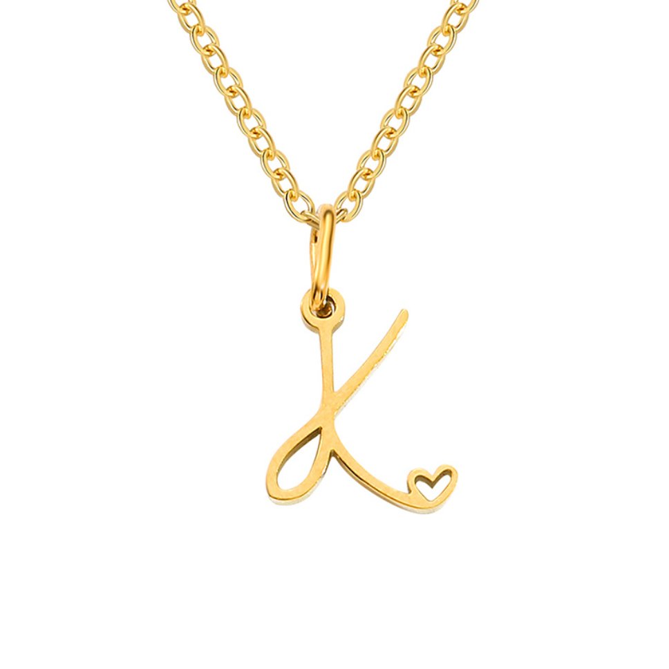 Collar dorado de corazón con inicial