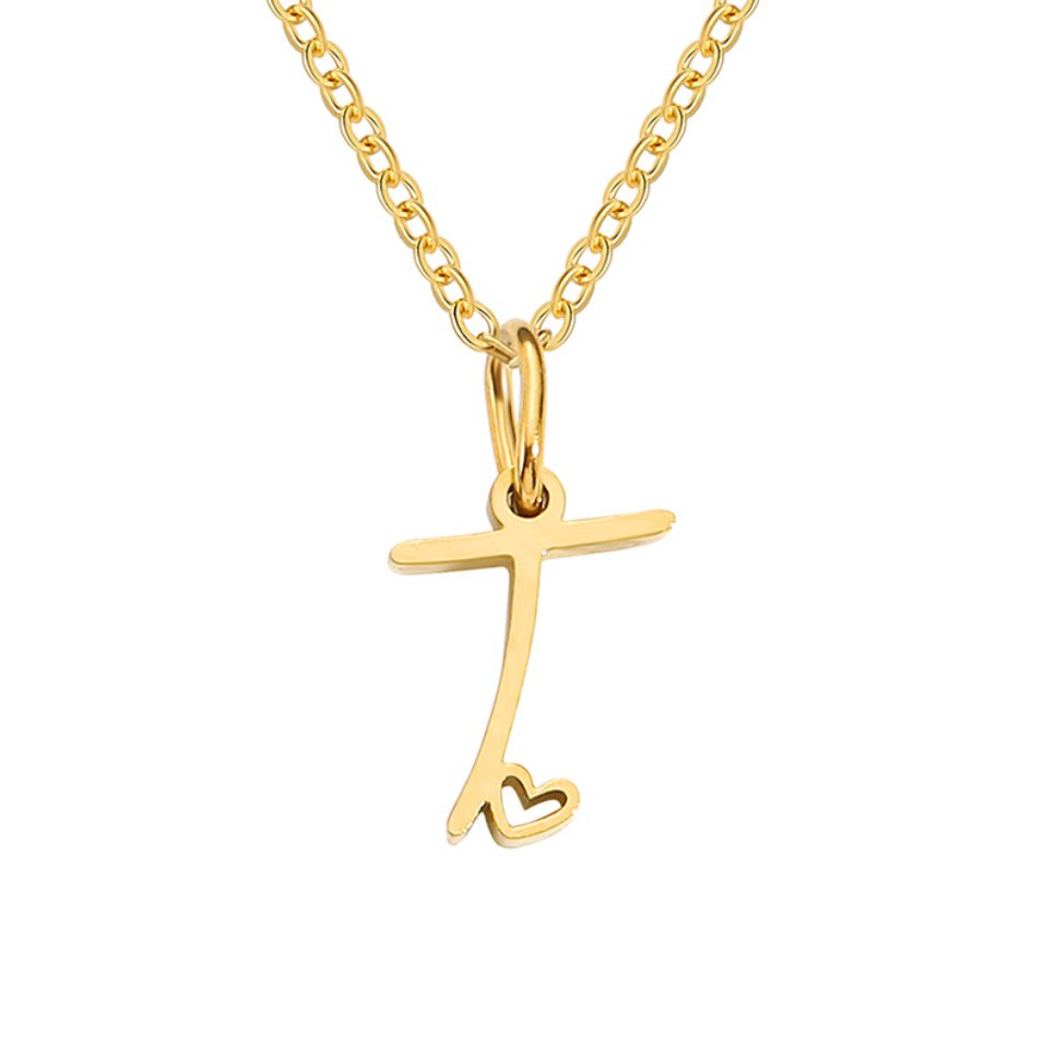 Collar dorado de corazón con inicial