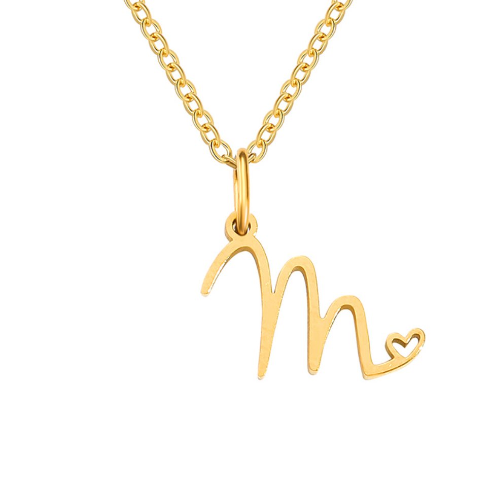 Collar dorado de corazón con inicial