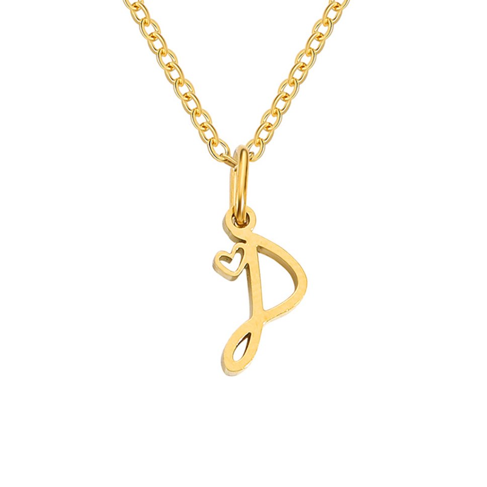 Collar dorado de corazón con inicial
