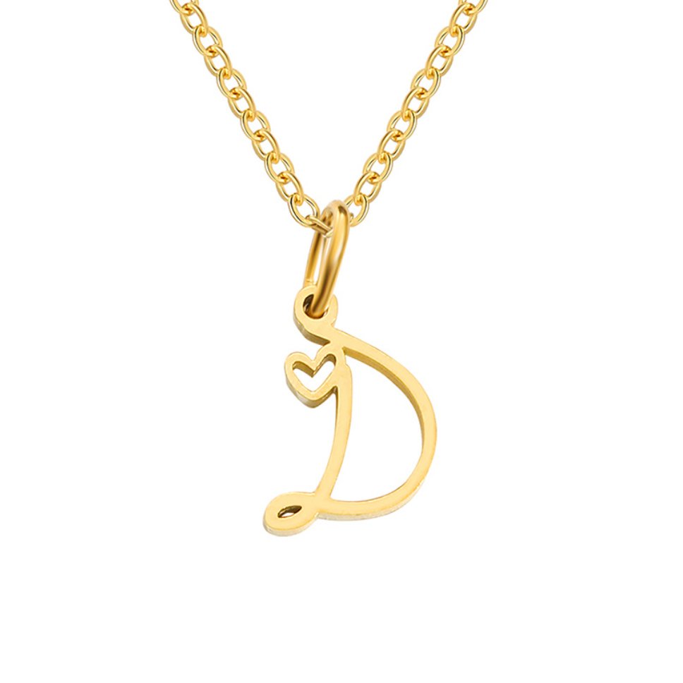 Collar dorado de corazón con inicial