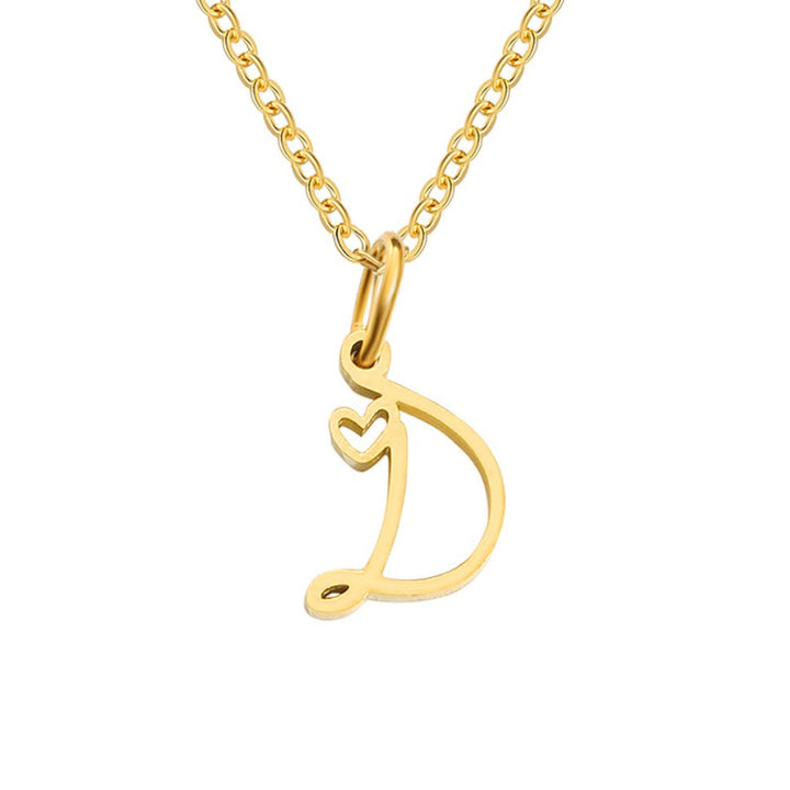 Collar dorado de corazón con inicial