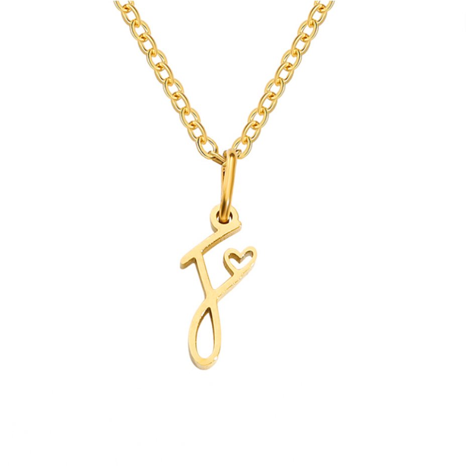 Collar dorado de corazón con inicial