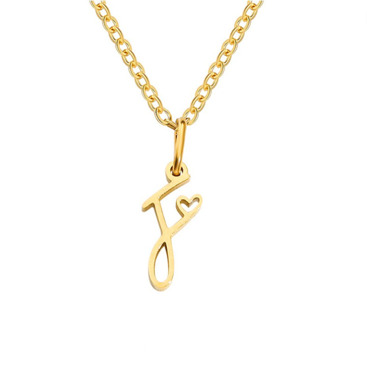 Collar dorado de corazón con inicial
