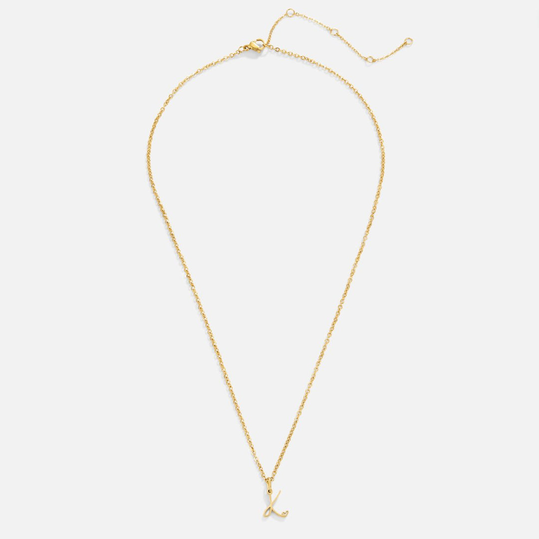 Collar dorado de corazón con inicial