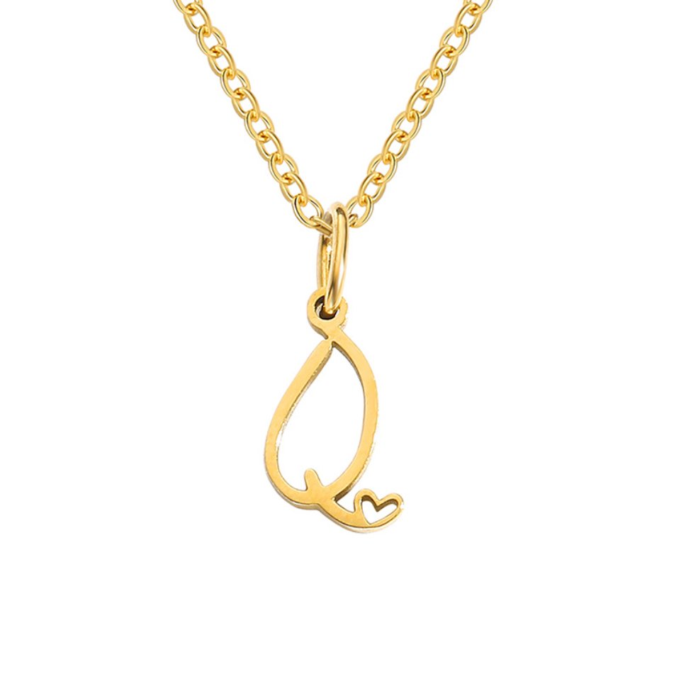 Collar dorado de corazón con inicial