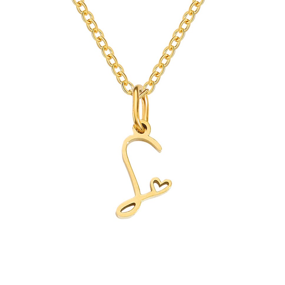 Collar dorado de corazón con inicial