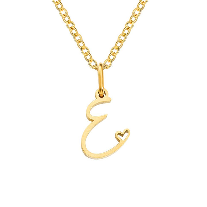 Collar dorado de corazón con inicial