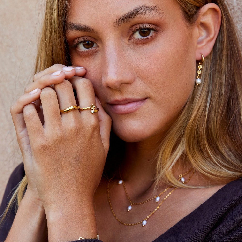 Anillo dorado floral