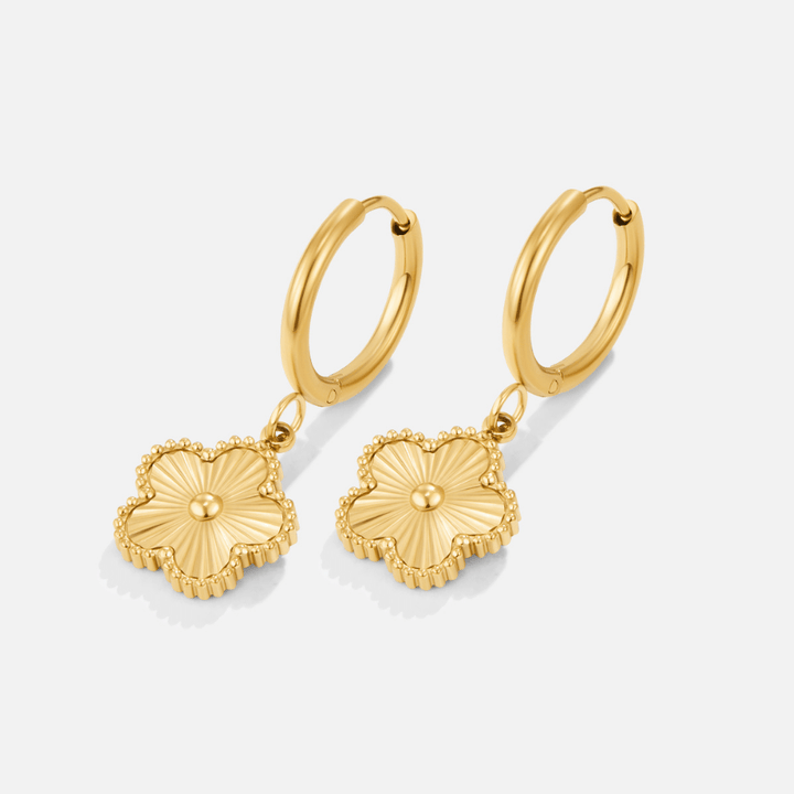 Pendientes dorados trébol