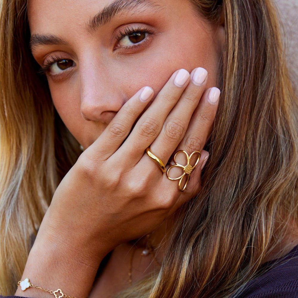 Anillo dorado marguerite