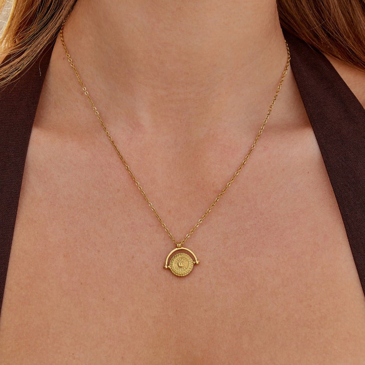 Collar dorado Medalla Sol