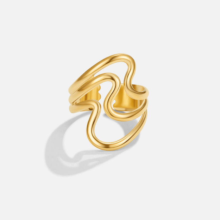 Anillo dorados ondulados