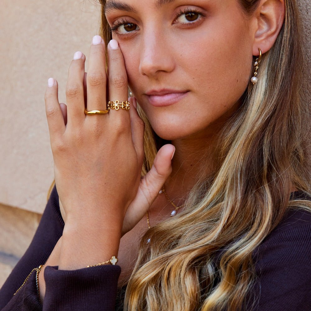 Anillo dorado infinito sauvages flores