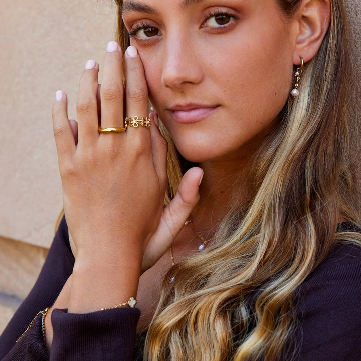 Anillo dorado infinito sauvages flores