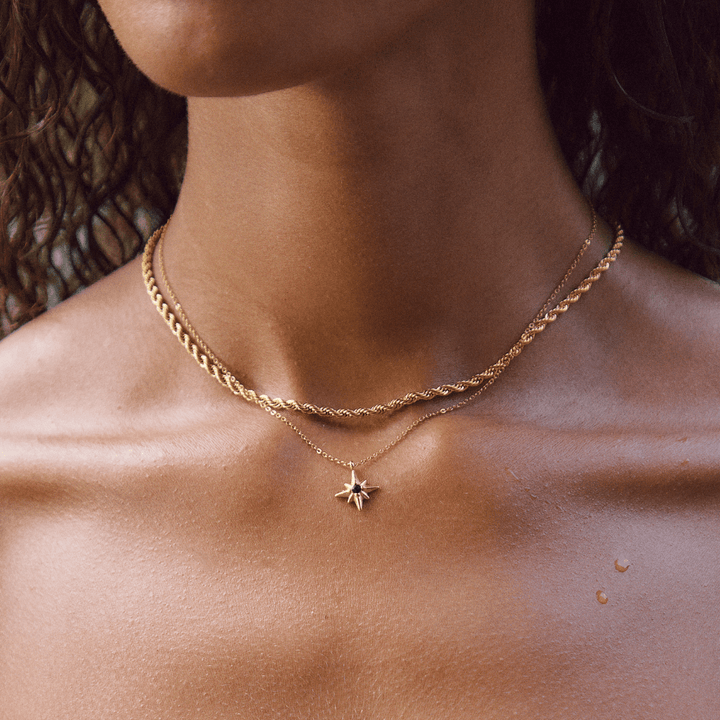 Collar Guiding Star con cristal esmeralda