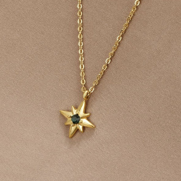 Collar Guiding Star con cristal esmeralda