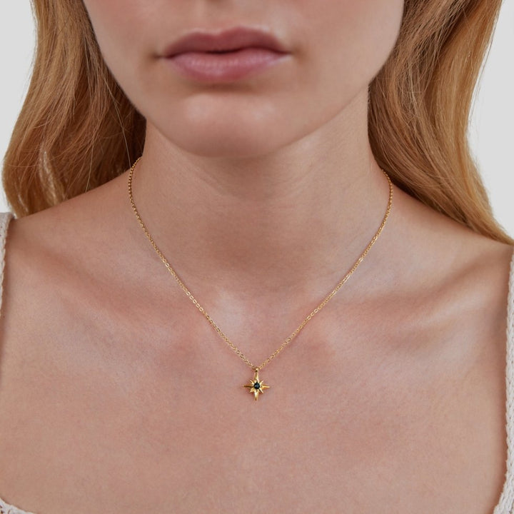 Collar Guiding Star con cristal esmeralda