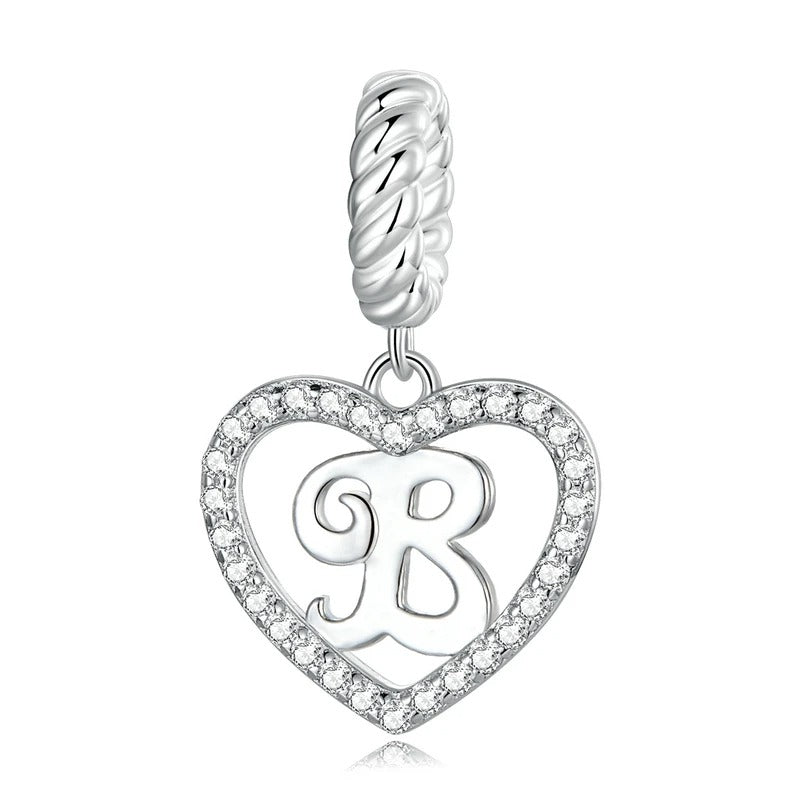 Colgante con la letra B en forma de corazón