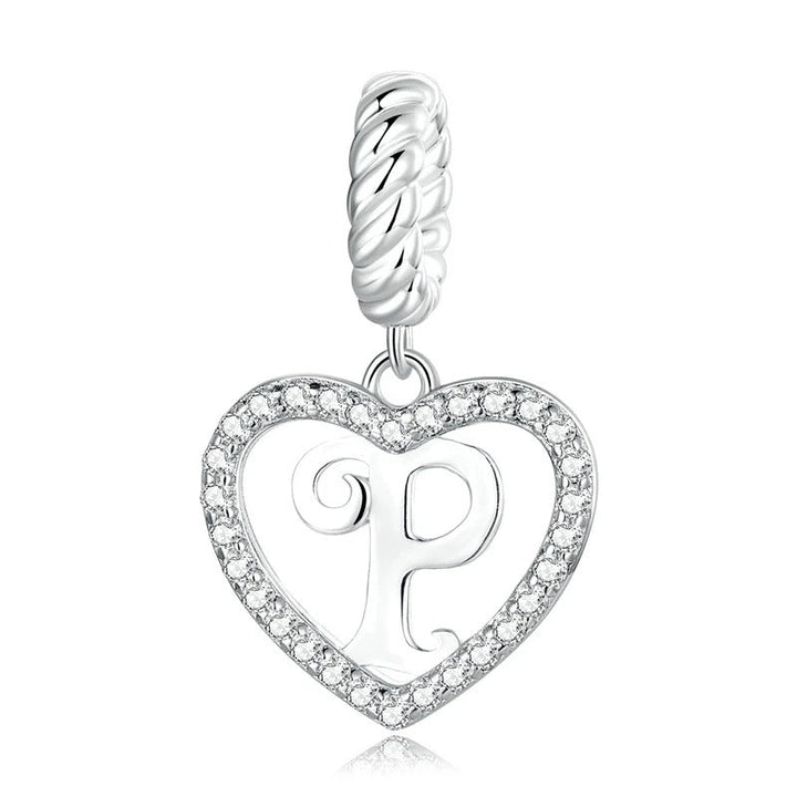 Colgante con la letra P en forma de corazón