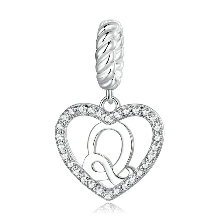 Colgante con la letra Q en forma de corazón