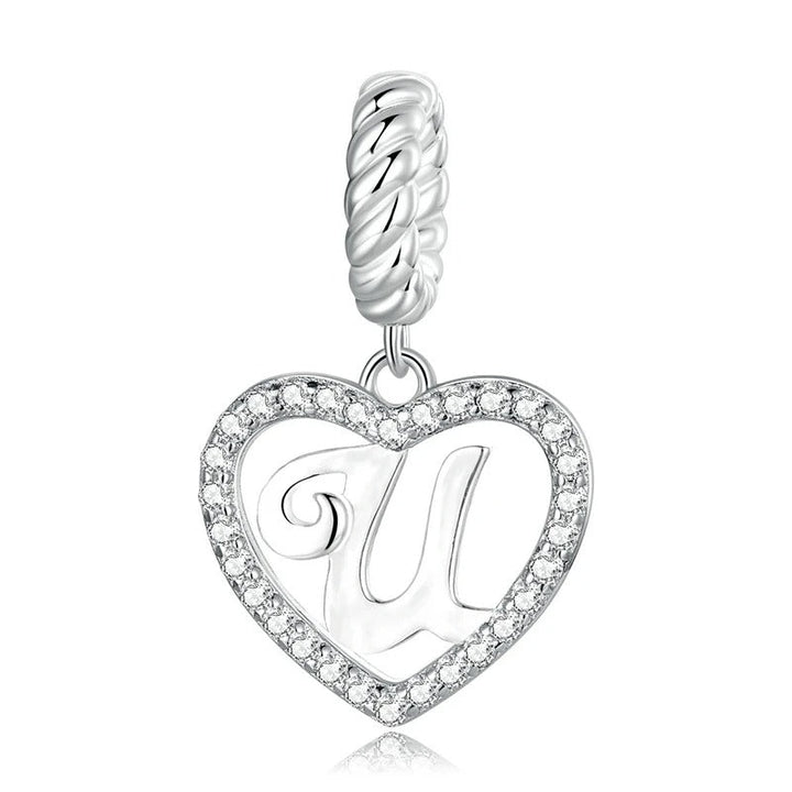 Colgante con la letra U en forma de corazón