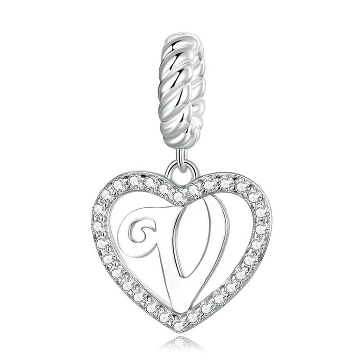 Colgante con la letra V en forma de corazón