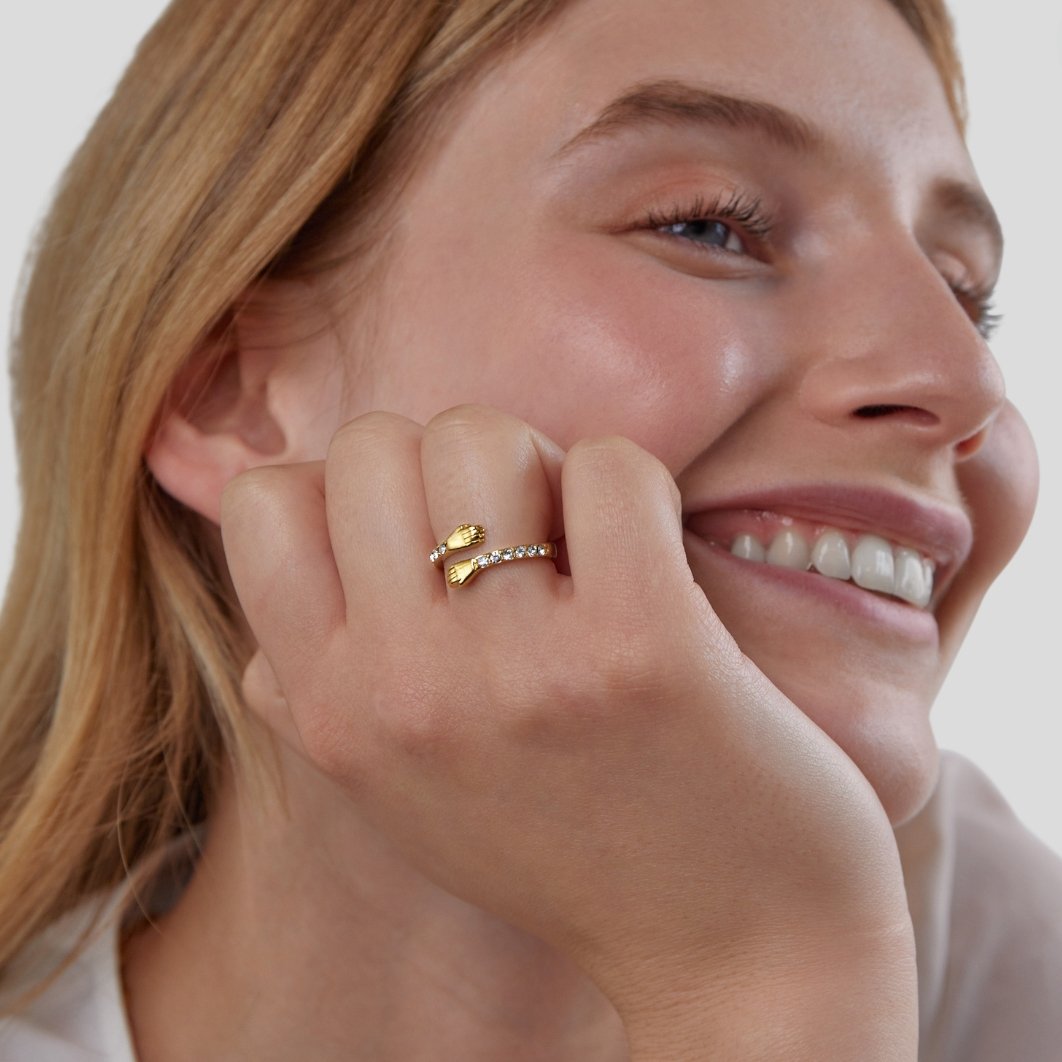 Anillo Étreinte Éternelle dorado 18K