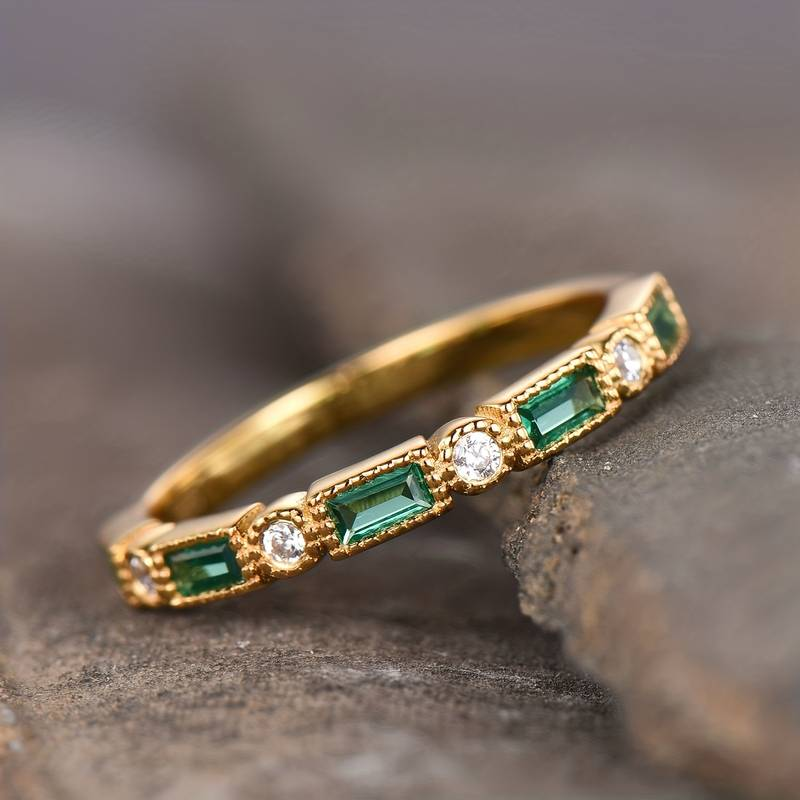 Anillo Alex verde dorado engastado circonita