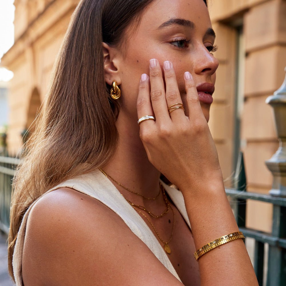 Anillo marfil perlas dorado