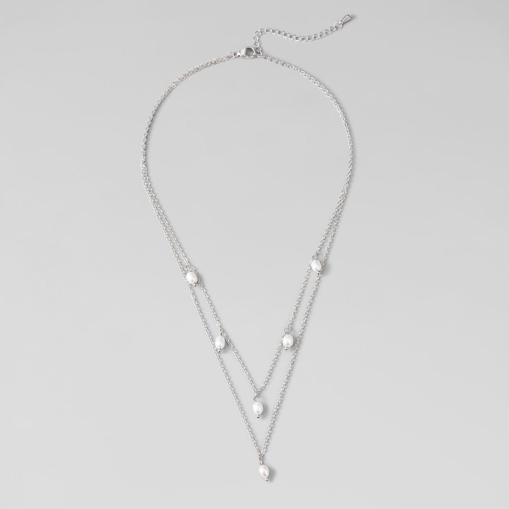 Collar plateado Kayla con gota de perla
