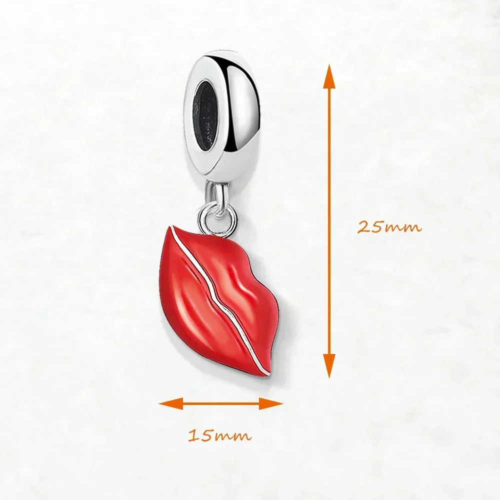 Colgante de labios besándose