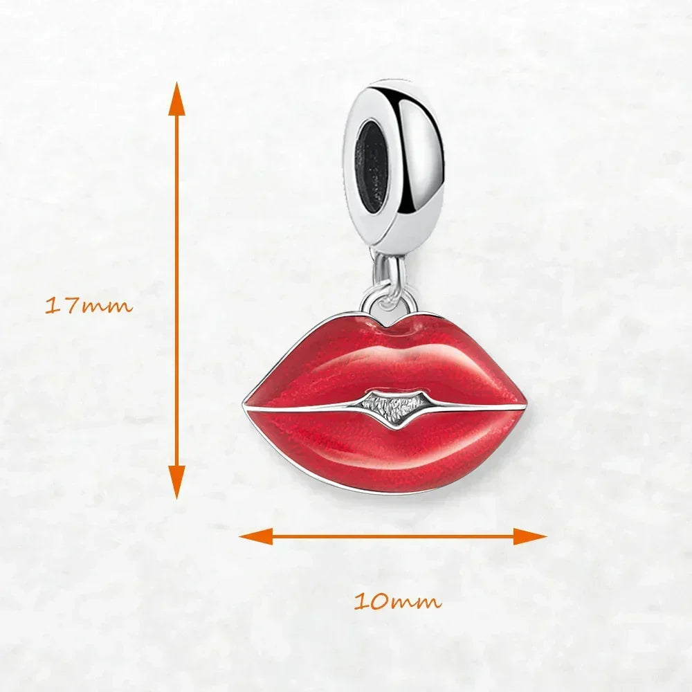 Colgante con labios besándose