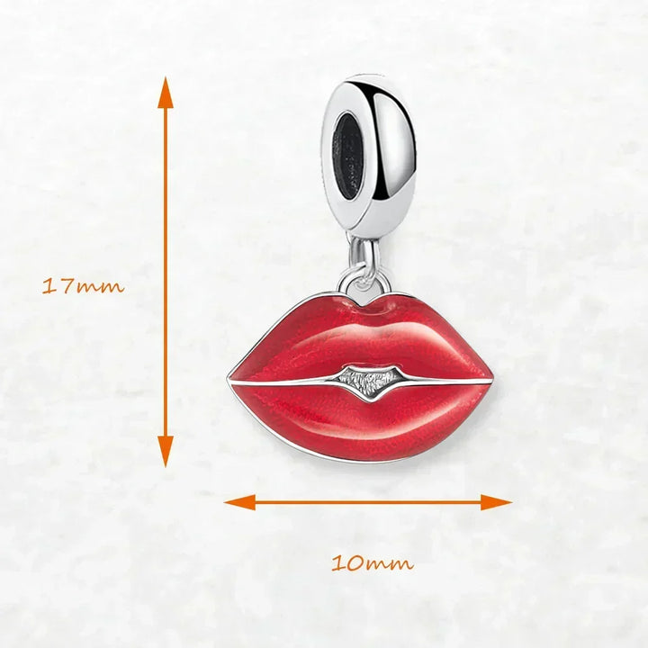 Colgante con labios besándose