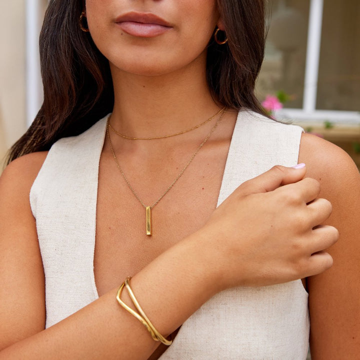 Collar Lala con medallón dorado
